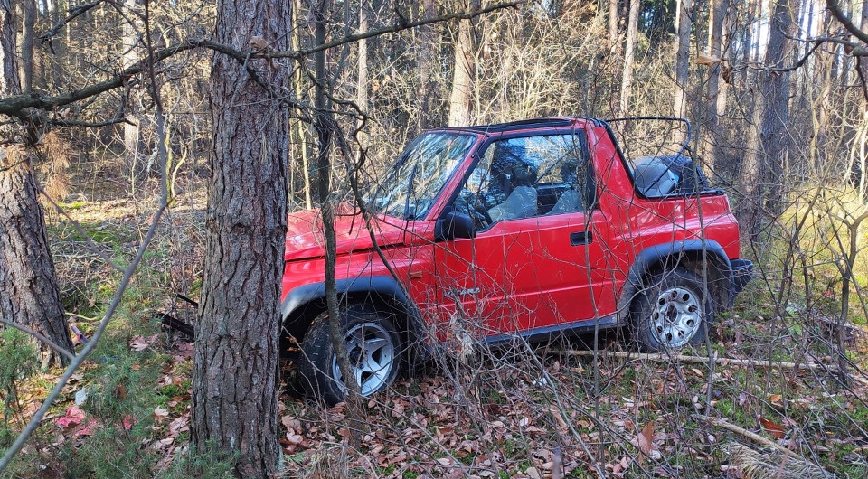 Ukryty w lesie skradziony samochód Wirtualny Wołomin