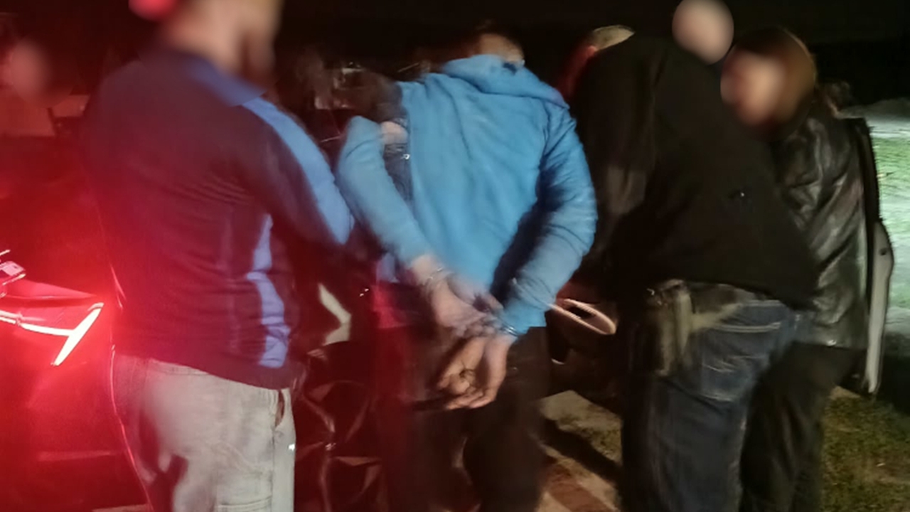 Zignorował cztery sądowe zakazy. 25-latek zidentyfikowany, zatrzymany i tymczasowo aresztowany